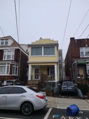 156 Wegman Pkwy, Jersey City, NJ 07305