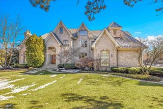 601 Ambriance Dr, Burr Ridge, IL 60527