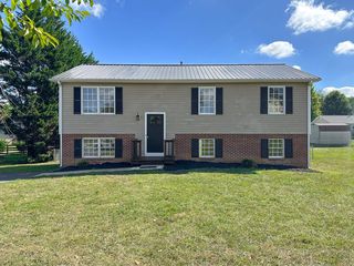 21 Orchard Dr, Waynesboro, VA 22980