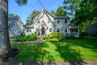 17 Chetwood Ter, Fanwood, NJ 07023