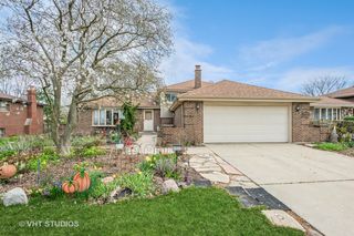 6901 Penner Ave, Downers Grove, IL 60516