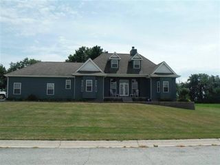 118 E  Goldfinch Dr, Kouts, IN 46347