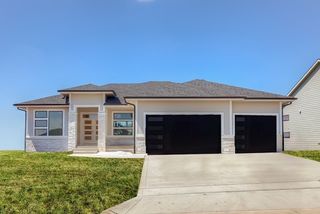 18085 Townsend Dr, Clive, IA 50325