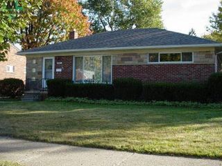 991 Huntington St, Mount Clemens, MI 48043