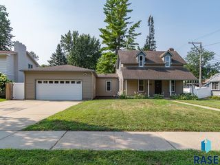 207 E  30th St, Sioux Falls, SD 57105