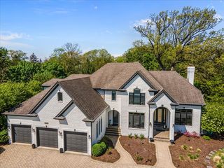 8S318 Oxford Ln, Naperville, IL 60540
