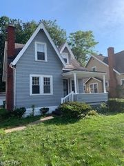 18800 Raymond St, Maple Heights, OH 44137