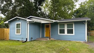 227 Kansas St, Bacliff, TX 77518
