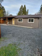 411 SW Westholm Ave, Grants Pass, OR 97526