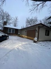 187 Bloomingdale Ct, Glendale Heights, IL 60139