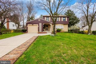 6 Altair Ct, Turnersville, NJ 08012