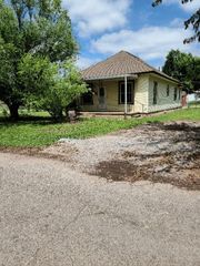 302 S  Oak St, Crescent, OK 73028