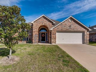 3221 Canary Ln, Midlothian, TX 76065