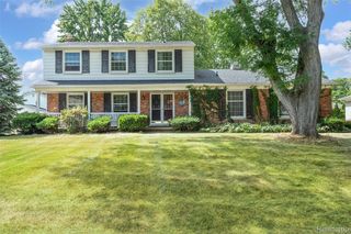 36723 Nantucket Ct, Clinton Township, MI 48035