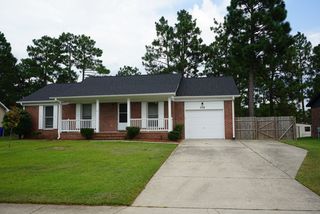 236 Eppingdale Dr, Spring Lake, NC 28390