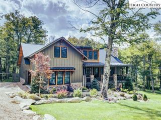 137 Green Cliffs Road, Banner Elk, NC 28604