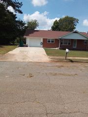 2611 13th Ave, Sheffield, AL 35660