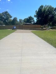 124 Oak Dr, Jefferson, PA 15344