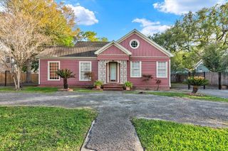 2585 North St, Beaumont, TX 77702