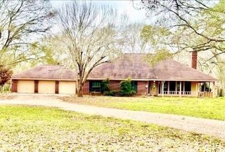 327 County Road 735, Angleton, TX 77515