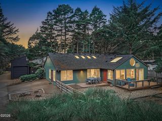 5515 NE Barclay Ave, Yachats, OR 97498