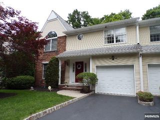 20 Carriage Ln, Ridgewood, NJ 07450