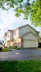 955 Sweetflower Dr, Hoffman Estates, IL 60169