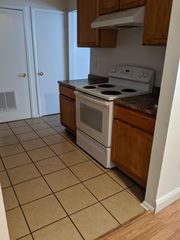 3 Lennox Ct, Sicklerville, NJ 08081