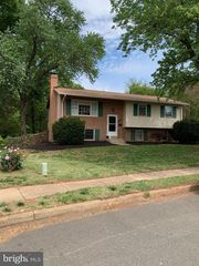 9702 Dublin Dr, Manassas, VA 20109
