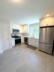 196 Summer St #5, Hingham, MA 02043