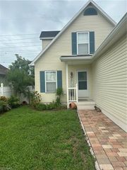 171 Leawood CIR, Naples, FL 34104