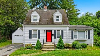 7 Monmouth Ave, Worcester, MA 01606
