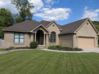 134 Frank St, Paintsville, KY 41240