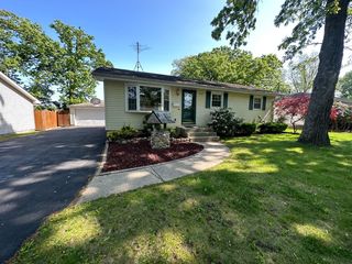 2924 Coral Dr, Hobart, IN 46342