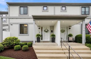 1561 Pinehurst Dr, Pittsburgh, PA 15241
