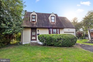 22 Oak Ave, Penndel, PA 19047