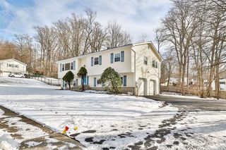 4 Deforest Ct, Valley Cottage, NY 10989