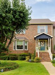 230 Meadowcrest Dr, Florence, AL 35630