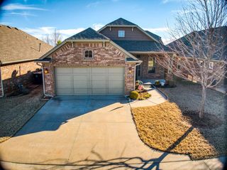 705 Christian Ln, Yukon, OK 73099