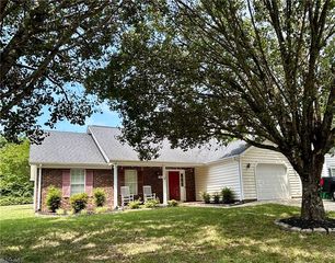 4301 Garden Club St, High Point, NC 27265