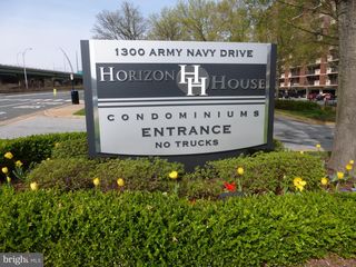 1300 Army Navy Dr #121, Arlington, VA 22202