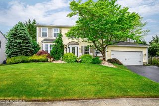 3 Heritage Dr, Howell, NJ 07731