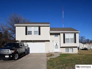 5818 N  61st Ave, Omaha, NE 68104