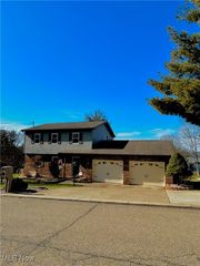 130 Rauch Dr, Marietta, OH 45750