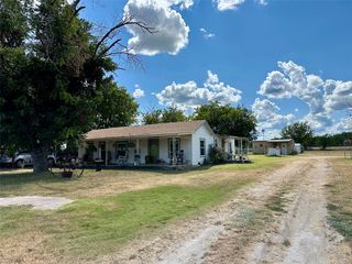 1107 S  Austin St, Comanche, TX 76442