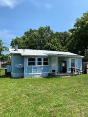 603 E  Avenue D, Hooks, TX 75561