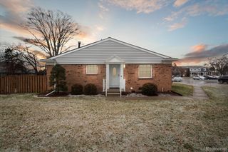 24834 Olde Orchard St, Novi, MI 48375