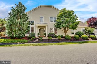 425 Oak Hill Ln, Reading, PA 19610
