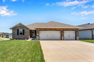 808 S Ridgemont Drive, Nixa, MO 65714