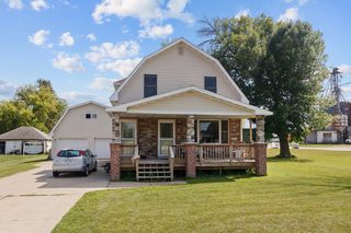 512 E  Pulaski St, Pulaski, WI 54162